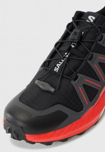 Походные кроссовки