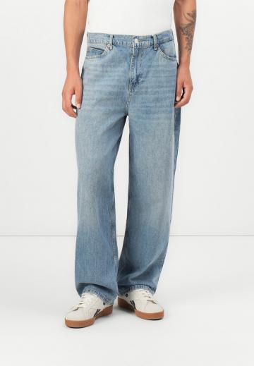 Свободные джинсы