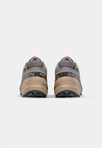 Беговые кроссовки