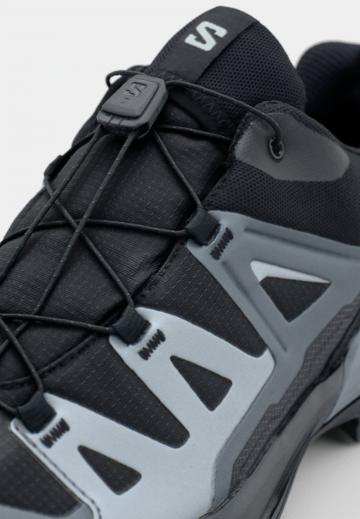 Походные кроссовки