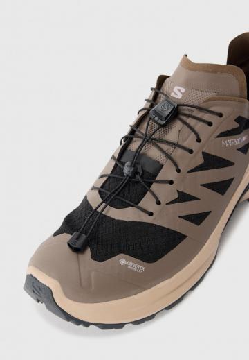 Походные кроссовки