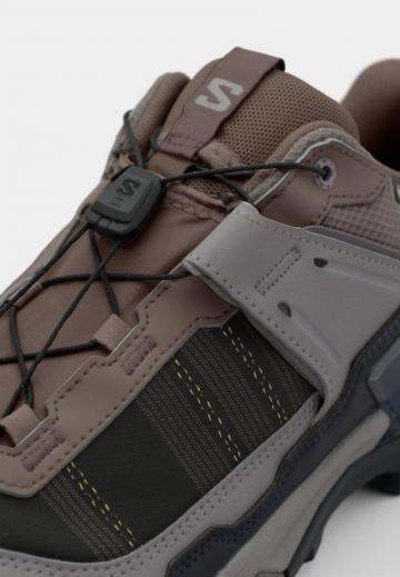 Походные кроссовки