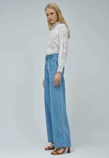 Клешеные джинсы