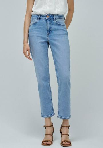 Короткие джинсы