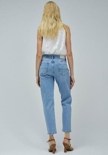 Короткие джинсы