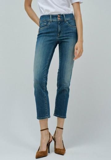 Короткие джинсы