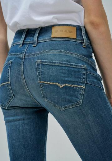 Короткие джинсы