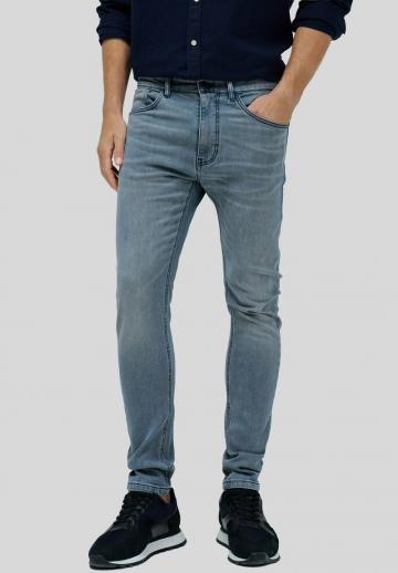 Узкие джинсы