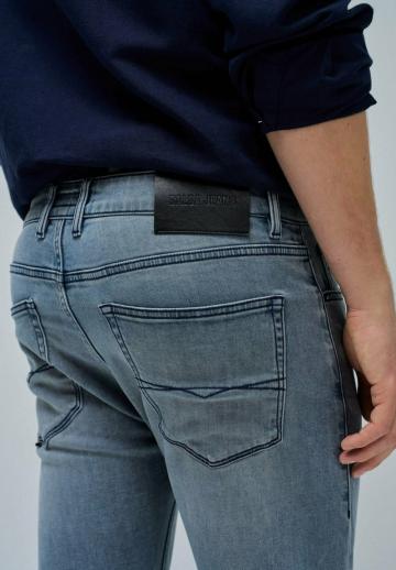 Узкие джинсы