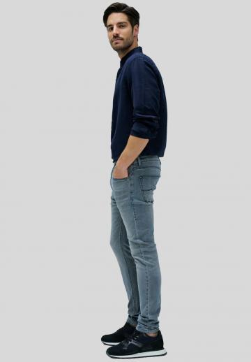 Узкие джинсы