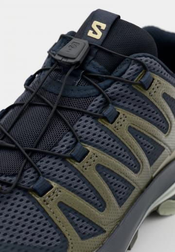 Походные кроссовки