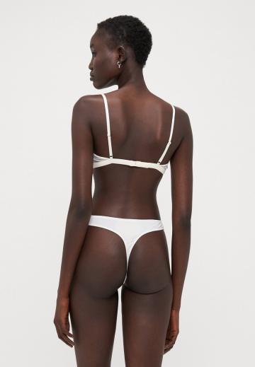 Бюстгальтер без бретелек