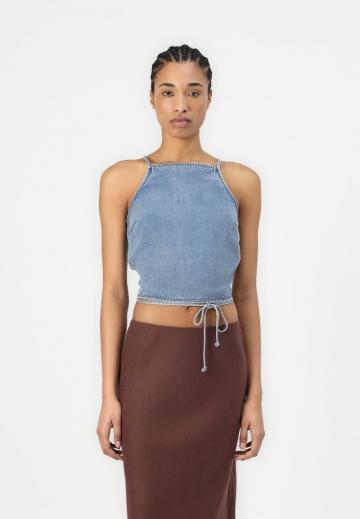 Топ на бретельках