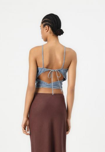 Топ на бретельках