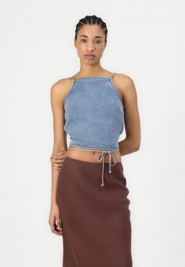 Топ на бретельках