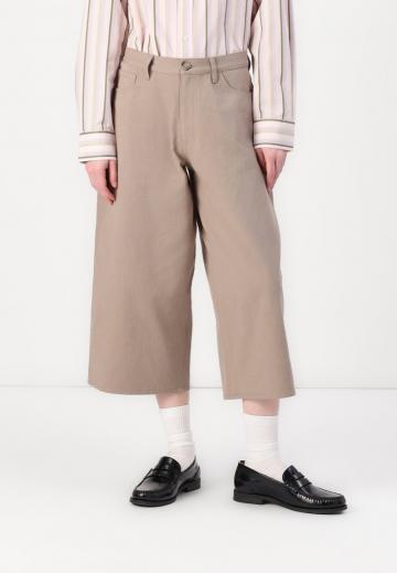 Короткие джинсы