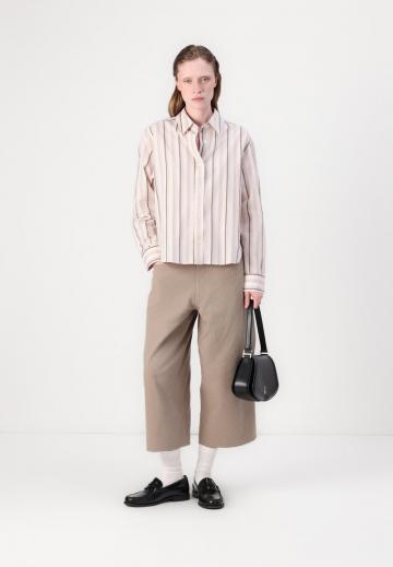 Короткие джинсы