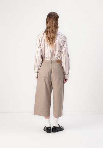 Короткие джинсы