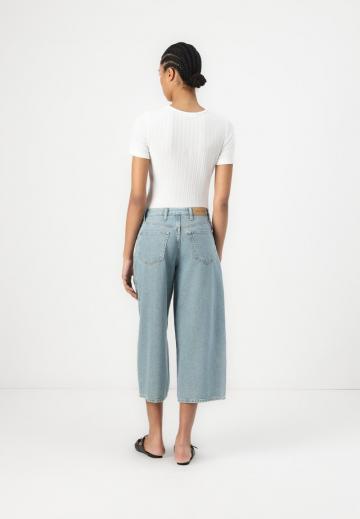 Короткие джинсы