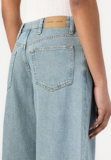 Короткие джинсы