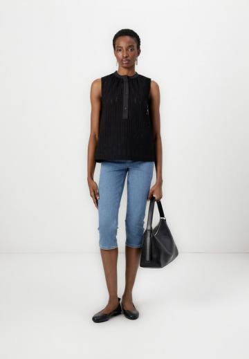 Блузка без рукавов