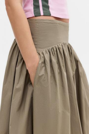 Юбка с накладными карманами