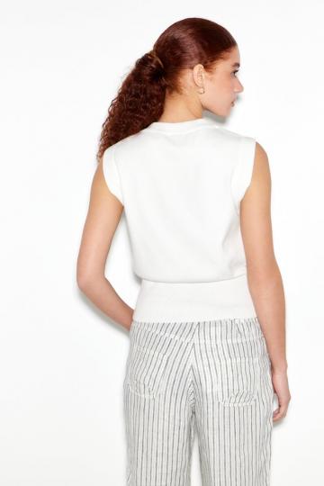 Вязаный жилет