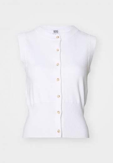 Вязаный жилет