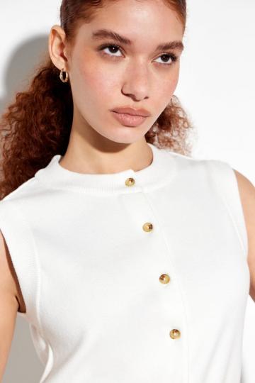 Вязаный жилет