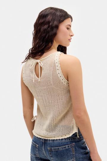 Блузка без рукавов