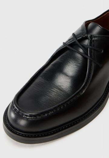 Ботинки на шнуровке