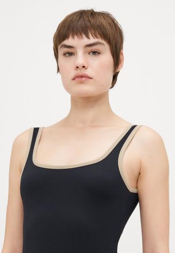 Слитный купальник