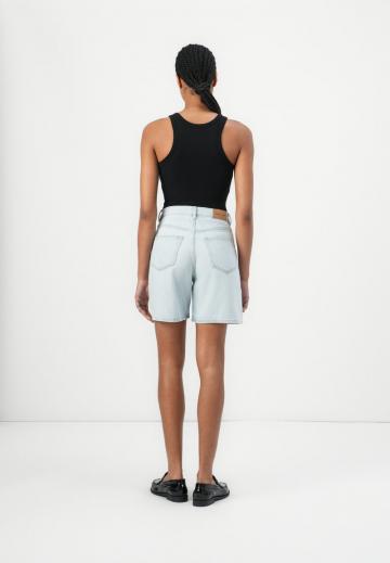 Джинсовые шорты