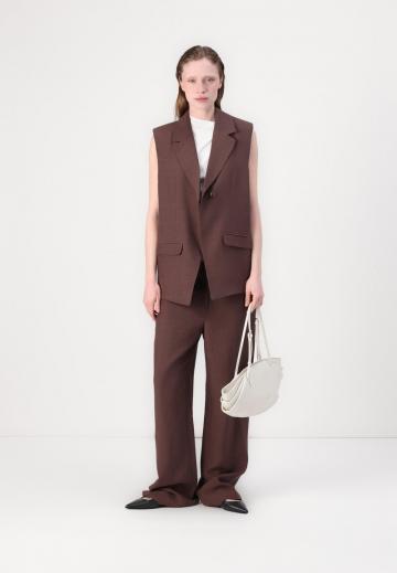 Длинный жилет