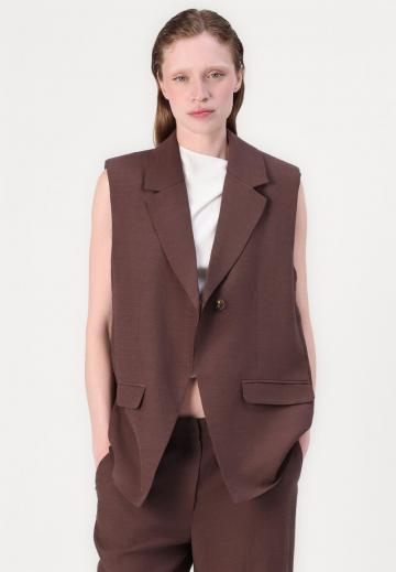 Длинный жилет