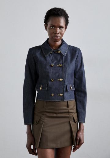 Короткий блейзер