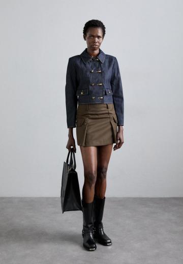 Короткий блейзер