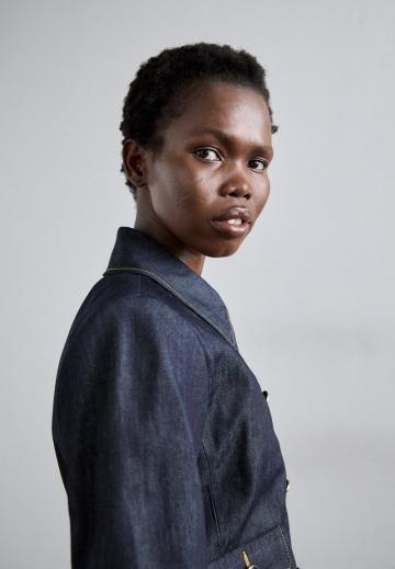 Короткий блейзер