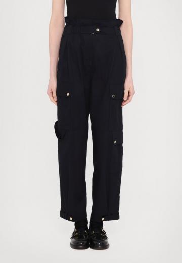 Брюки с накладными карманами