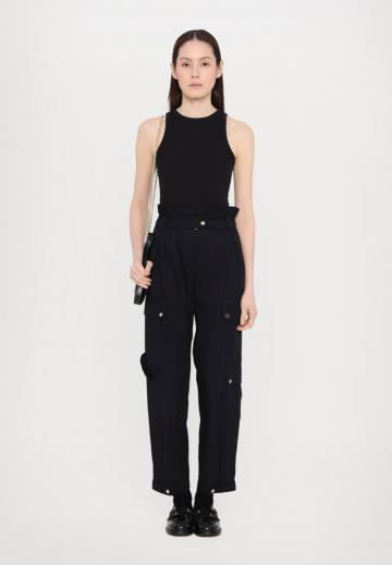 Брюки с накладными карманами