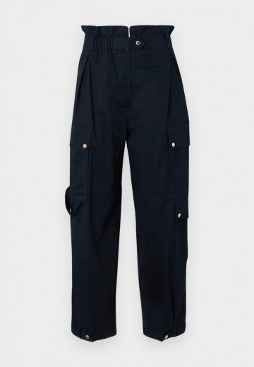 Брюки с накладными карманами