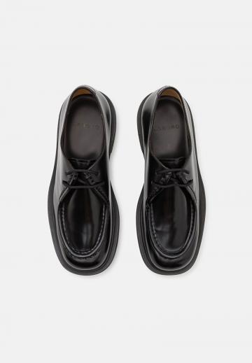 Ботинки на шнуровке