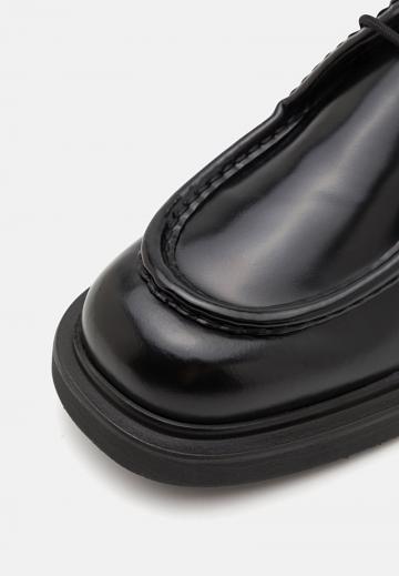 Ботинки на шнуровке