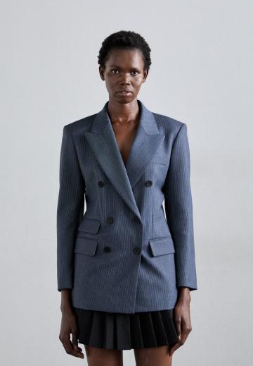 Блейзер с накладными карманами