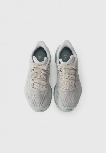 Беговые кроссовки