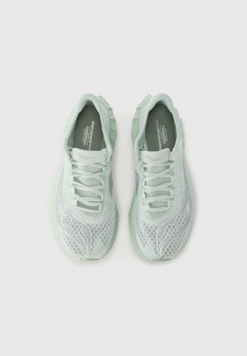 Беговые кроссовки