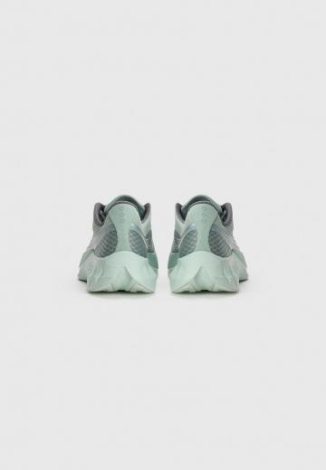 Беговые кроссовки