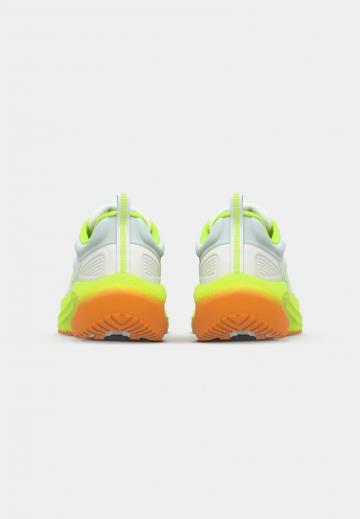 Беговые кроссовки