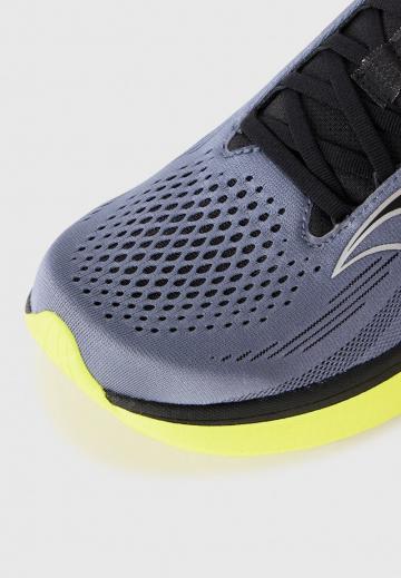 Беговые кроссовки