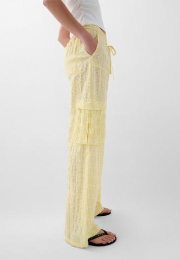 Брюки с накладными карманами